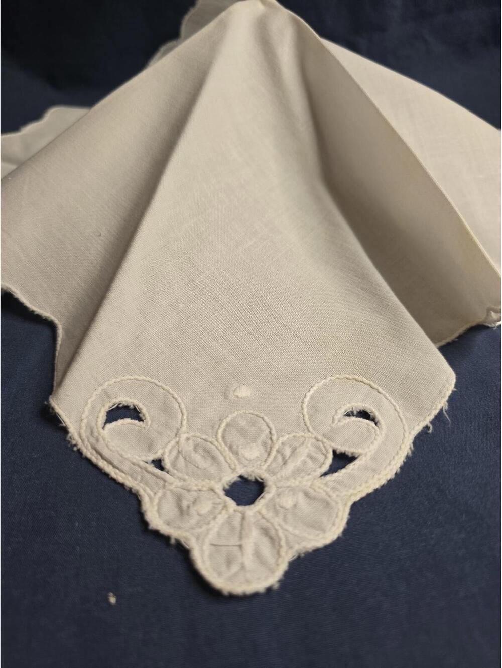 Set of 7 Vintage Embroidered White Linen Napkins With Scalloped Edges